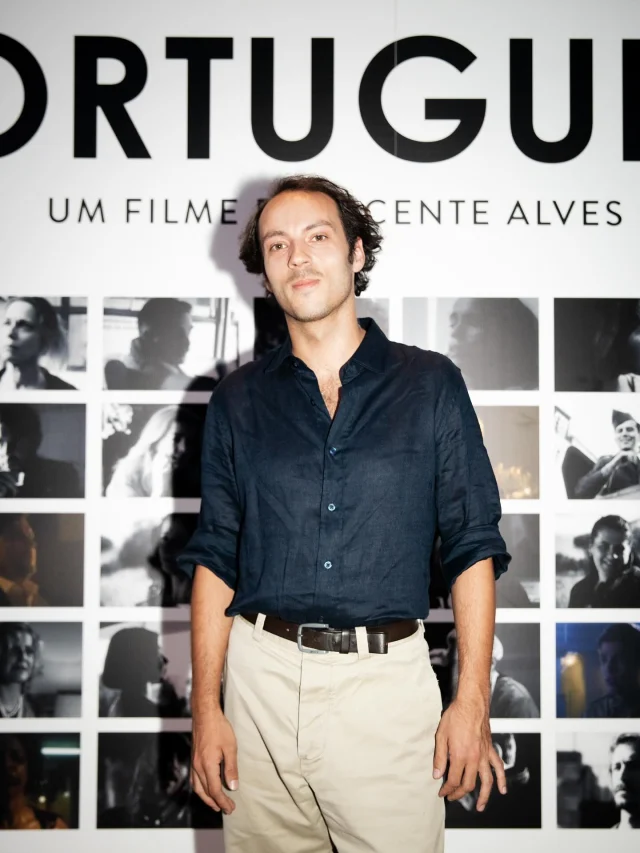 antestreia | Portugueses ✨

dia 5 de junho nos cinemas! 

✨ @represasjr @analopes @paulocalatre
@raquelrochavieira @antonio_camelier
@ricardojpbarbosa @luisaortigoso @otomasalves @sofia.porfia @bianca_barros @martinhapessoaa
@anasofialds @susana.luz @soraiacarrega
@josemateus.ator @artur_dinis @manuel_queiro
@andreiasantozz @leandropaulin
@catiamonteironunes @luisesparteirooficial
@mau.mau.maria_@anabolaofc @valeriebraddell
@d.a.v.i.d.esteves @joaogoliascachola ✨

Filme de Vicente Alves do Ó
F: @joannacorreia_ 
@ukbarfilmes